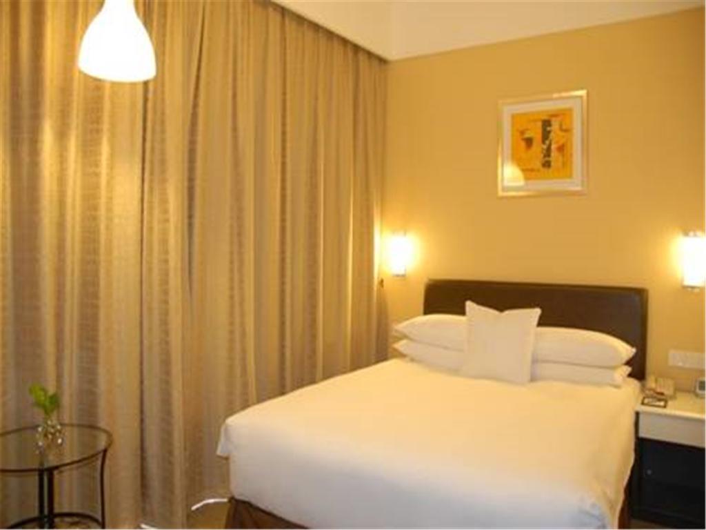Gloria Plaza Hotel Kangqiao Shanghái Exterior foto