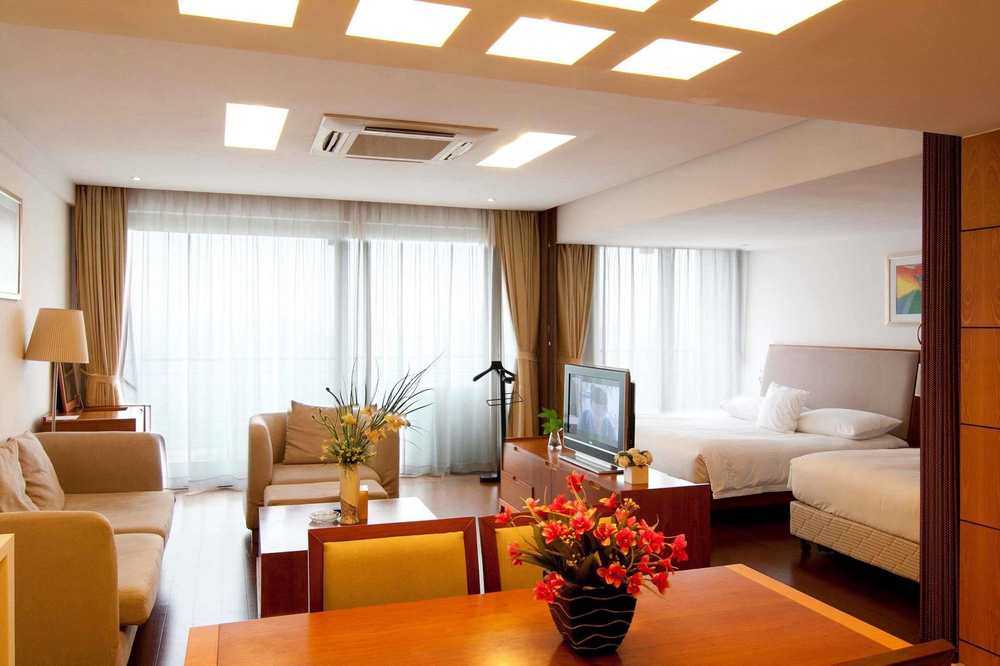 Gloria Plaza Hotel Kangqiao Shanghái Exterior foto