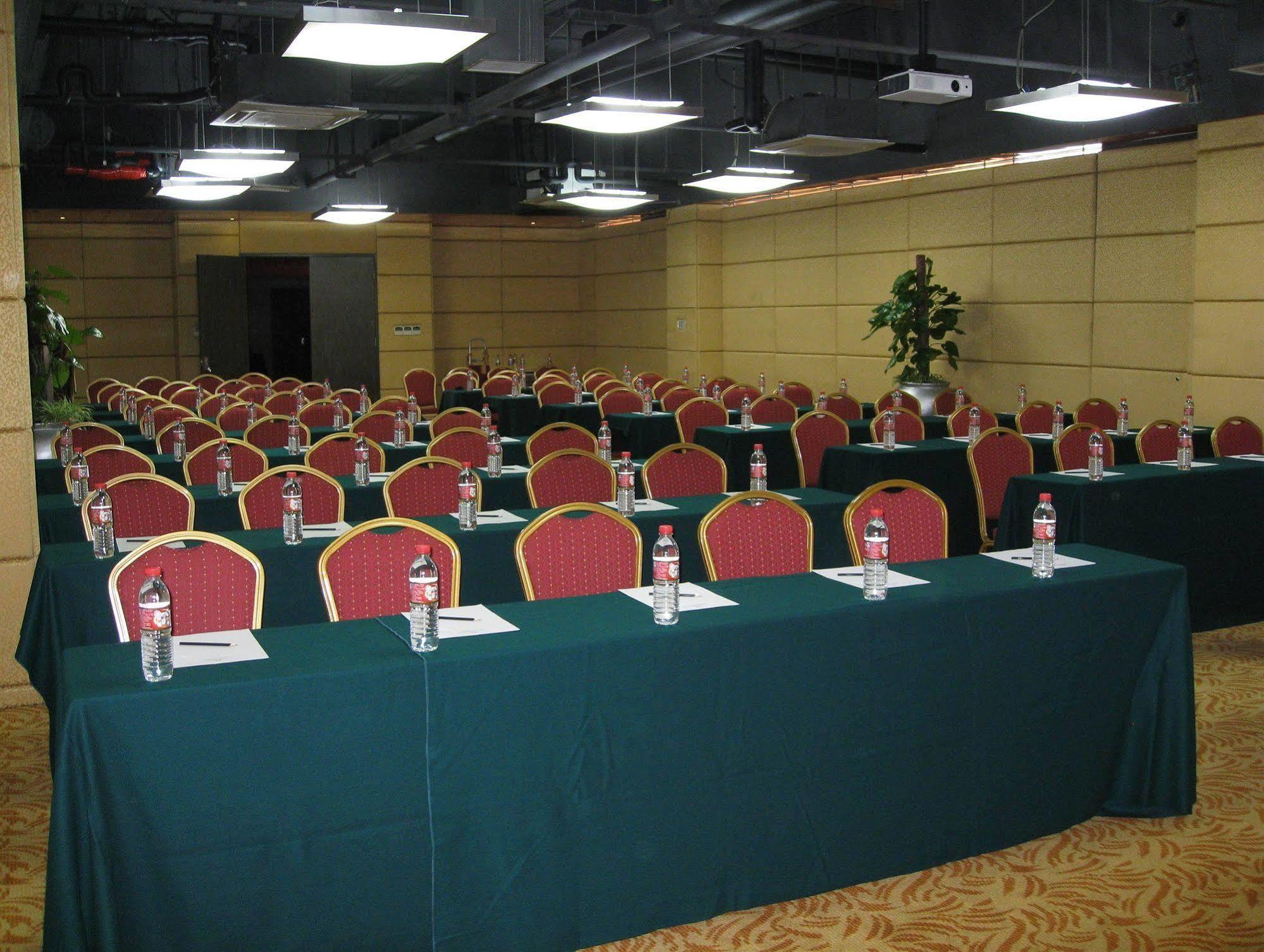 Gloria Plaza Hotel Kangqiao Shanghái Exterior foto